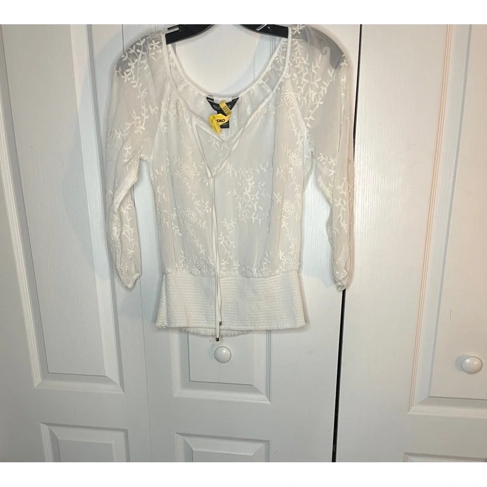 Elegant White Lace Women's Top - Picture 2 of 8